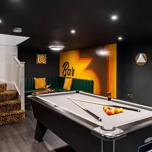 Ultimate Glam, Vintage Pad. Cool 70s Bar. Bournemouth