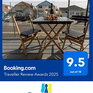 Bournecoast - Stylish Flat With Balcony - Sea Glimpses - 10 Min Walk To - Parking - Wifi - Fm8405 Bournemouth