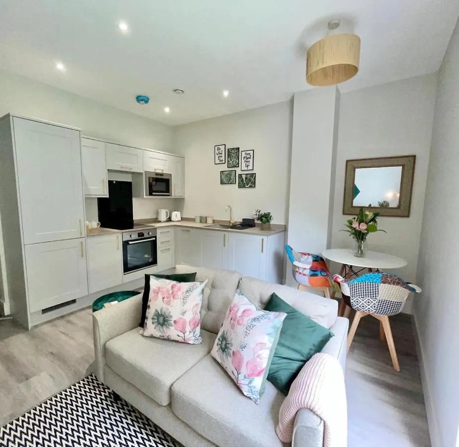 Gorgeous New 1 Bed, Town Centre,Parking,Garden Apartment Bournemouth